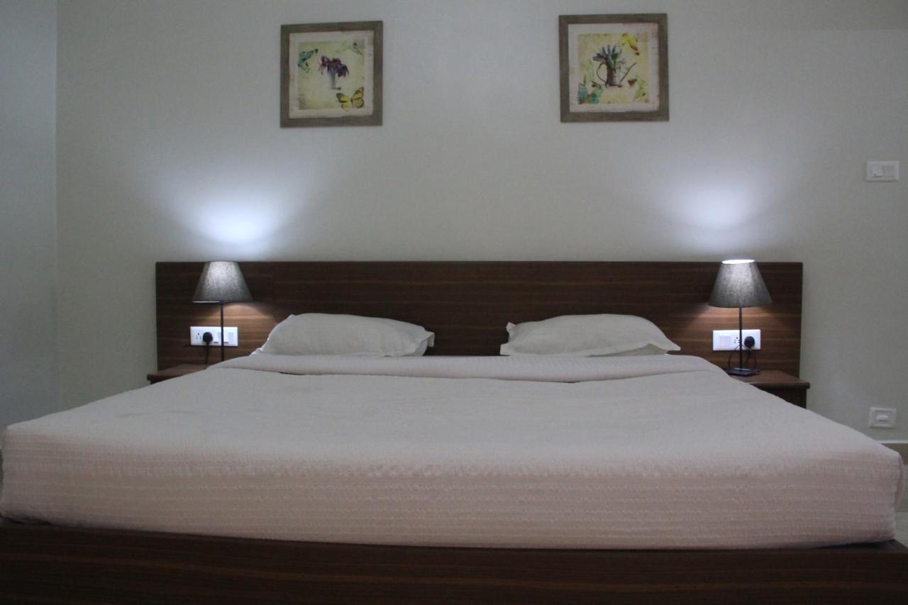 Two Seas Residence Ооти Екстериор снимка