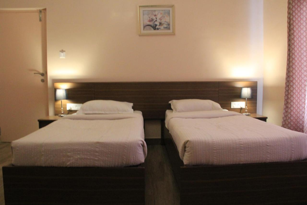 Two Seas Residence Ооти Екстериор снимка
